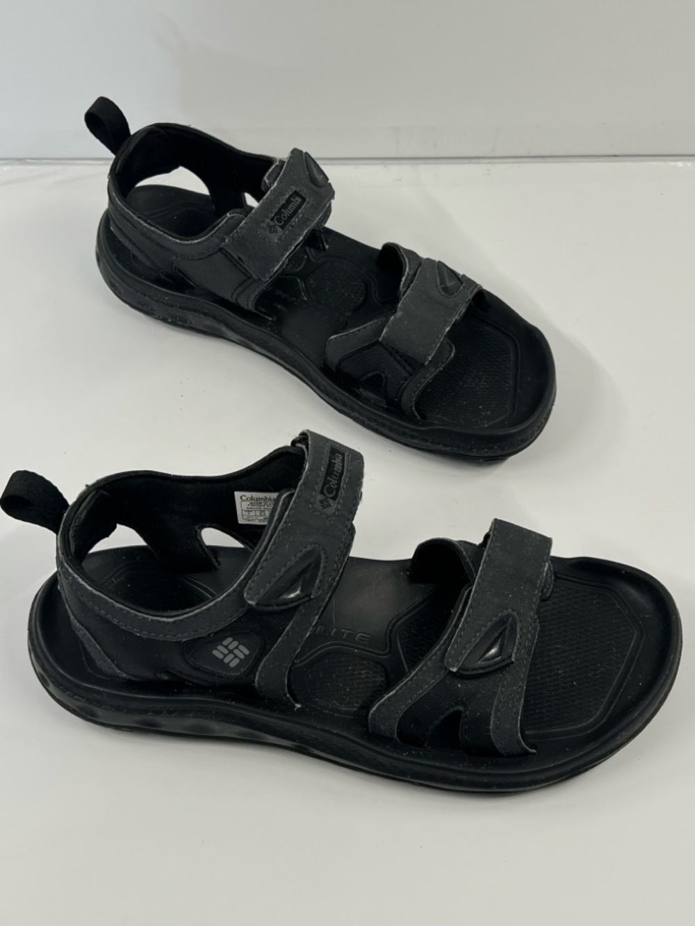 COLUMBIA Men’s Size 7 gray Black Outdoor Hiking Camping Fishing Sandals